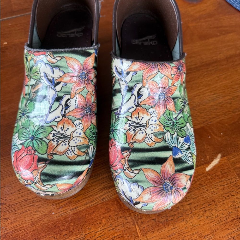 Very Gently Preowned/Excellent Condition Floral Dansko Clogs - Picture 2 of 15